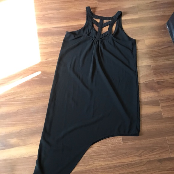 Black asymmetric dress with strap design - Picture 3 of 7